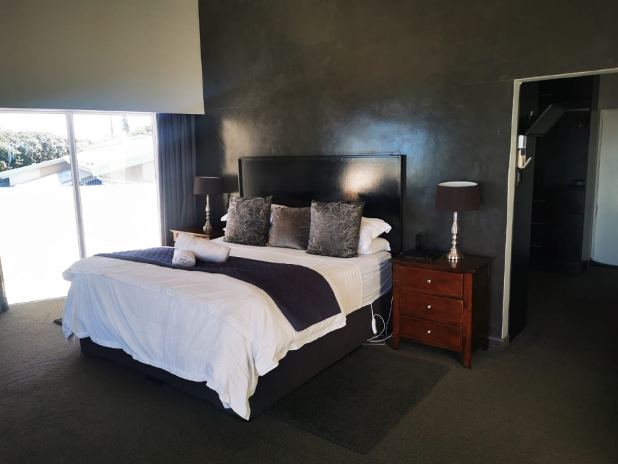 5 Bedroom Property for Sale in Jeffreys Bay Central Eastern Cape